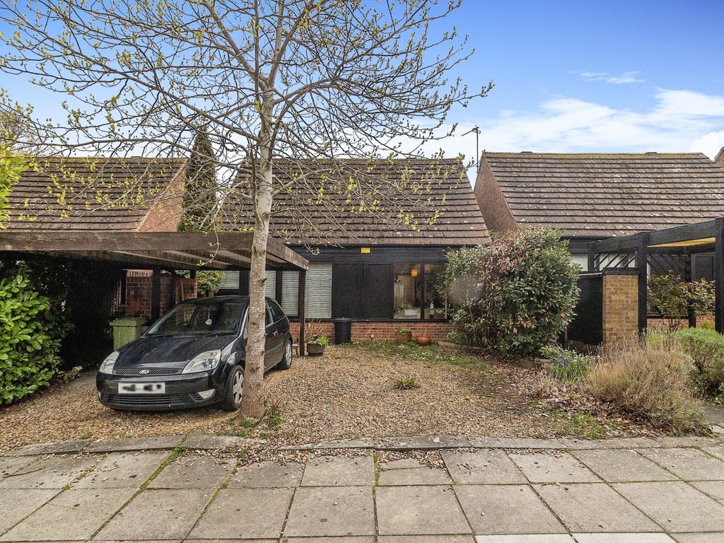 3 bed detached house for sale in Butlers Grove, Great Linford, Milton