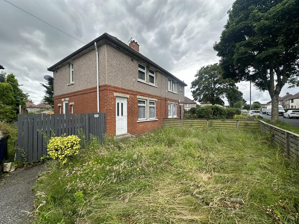 2 bed semidetached house to rent in Wood Lane, Bradford BD2, £925 pcm