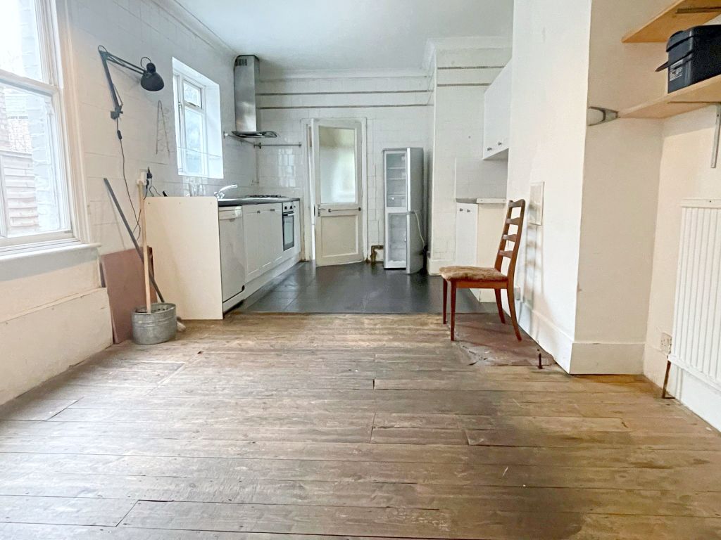 4 bed terraced house to rent in Lea Bridge Road, London E5, £4,250 pcm