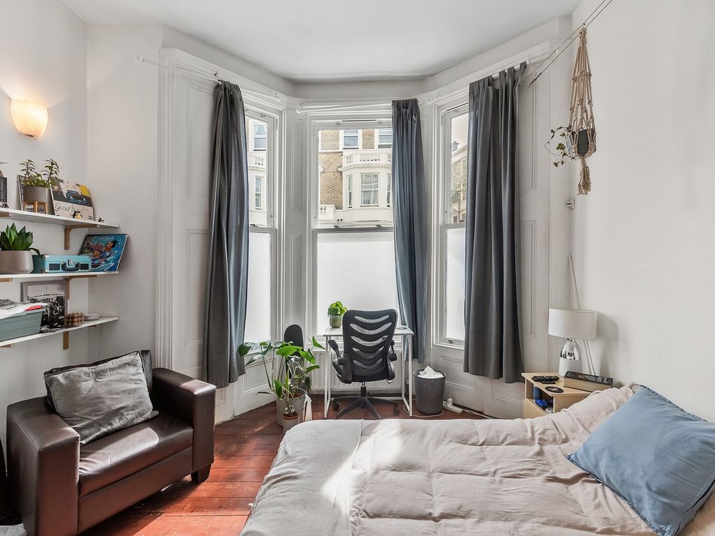 Barons Court Road, West Kensington, London W14  