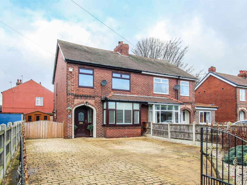 3 bed semidetached house for sale in Calverley Green Road, Altofts