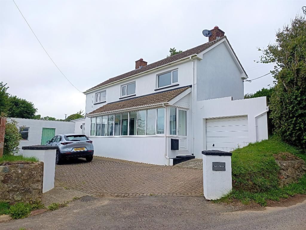 3 bed property for sale in Bulford Road, Johnston, Haverfordwest