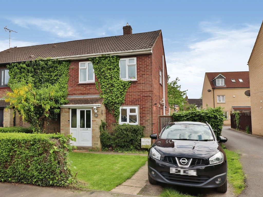 3 bed semidetached house for sale in Robins Close, Peterborough PE2