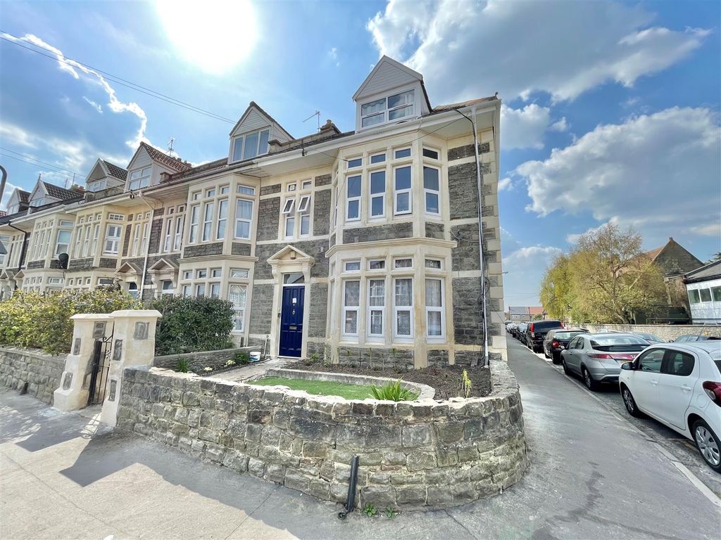 Studio to rent in Oldbury Court Road, Fishponds, Bristol BS16, £850 pcm