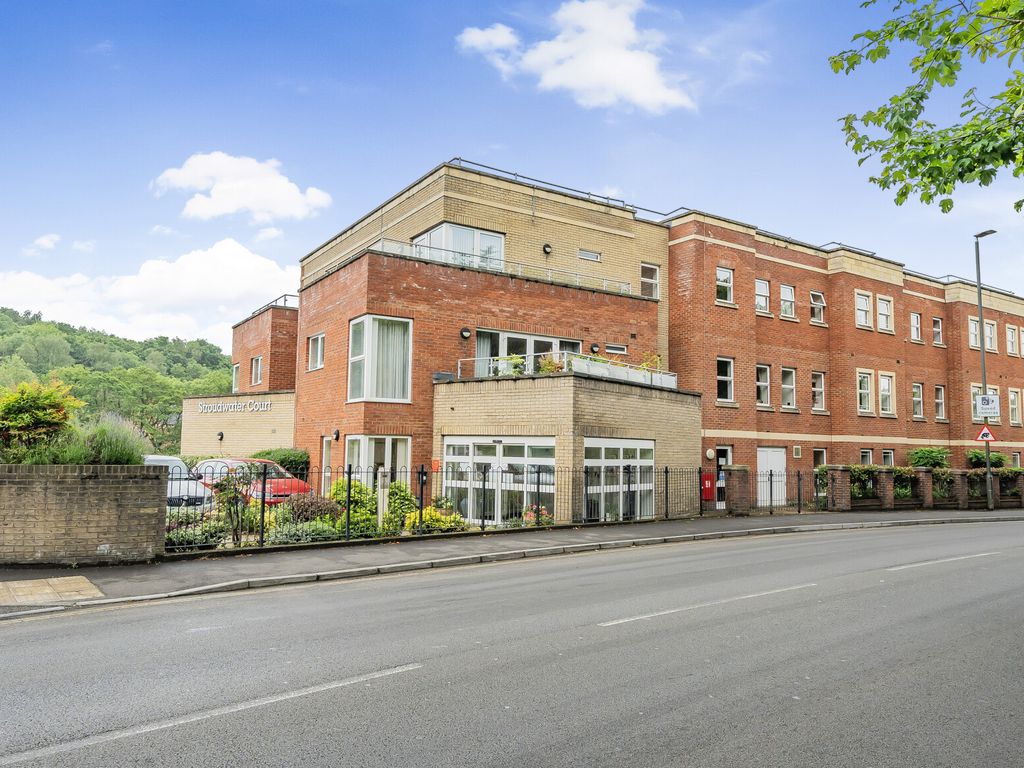 2 bed flat for sale in Cainscross Road, Stroud, Gloucestershire GL5, £