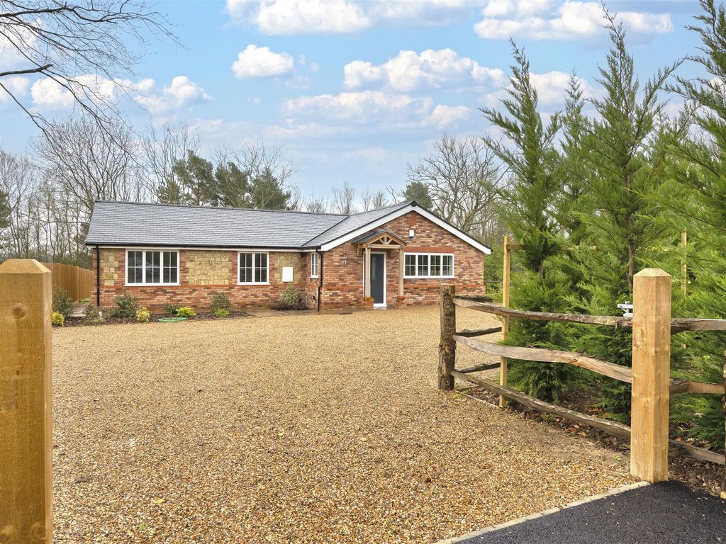 New home, 3 bed bungalow for sale in Lake View, Ford Lane