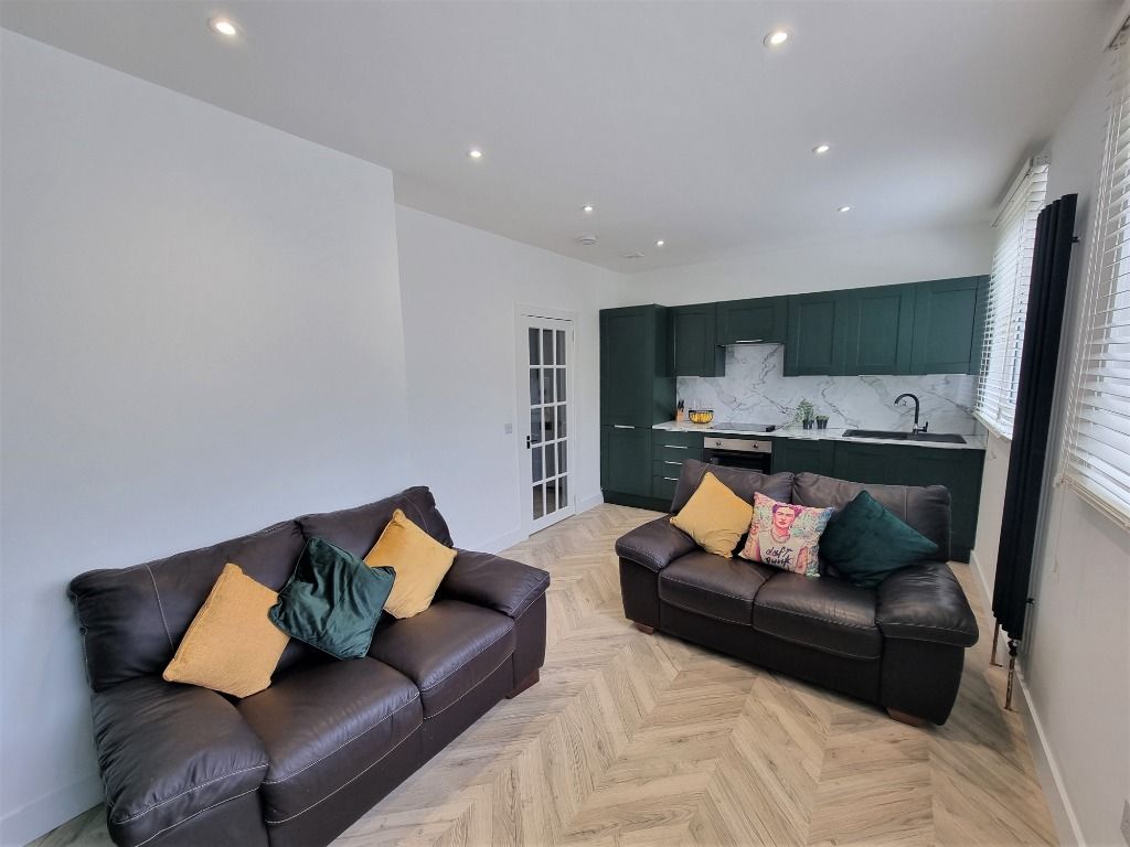 2 bed flat to rent in Richmond Terrace, Rosemount, Aberdeen AB25, £850