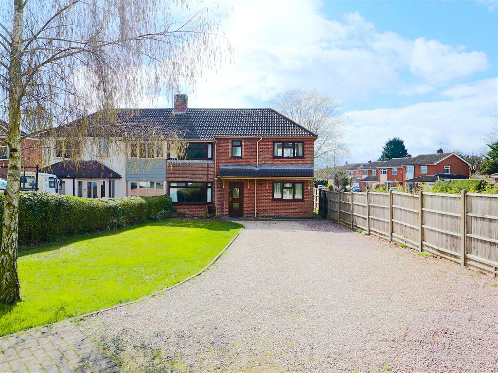 4 bed semidetached house for sale in Hollycroft Crescent, Hinckley