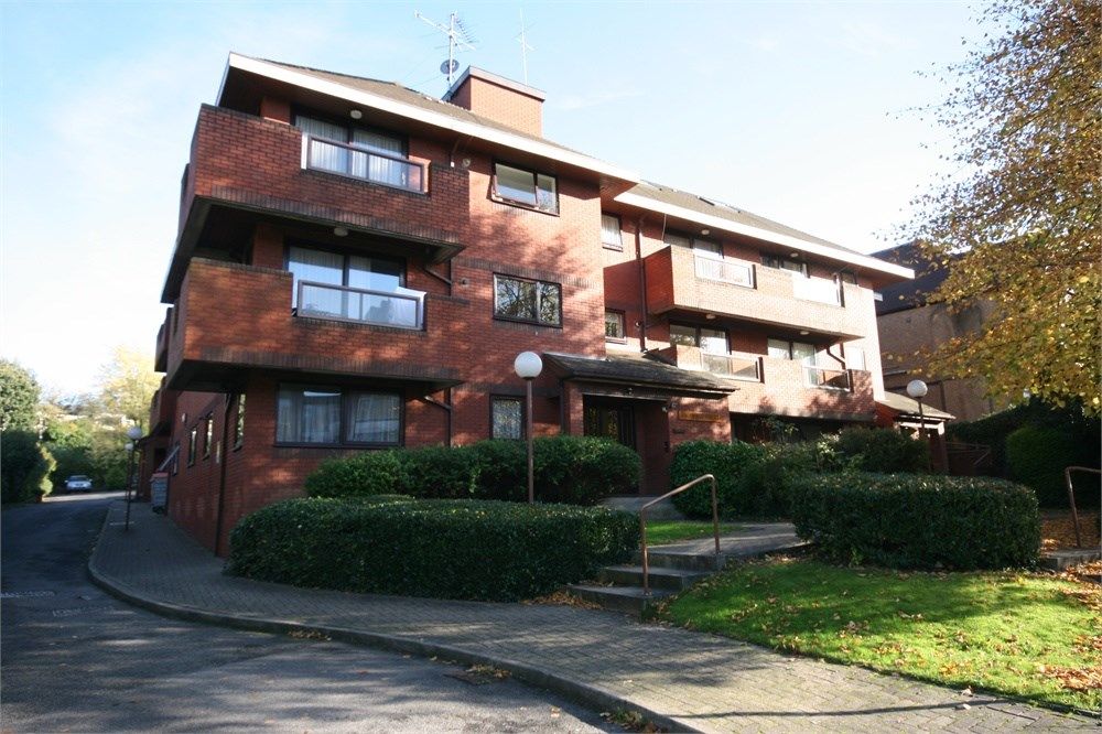 2 bed flat to rent in 3840 Holden Road, London N12, £1,950 pcm Zoopla