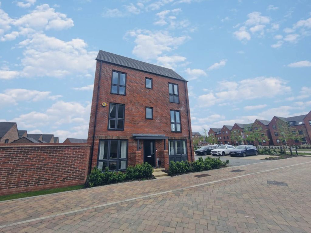 4 bed end terrace house for sale in Hawthorn Lane, Dunstable LU5, £