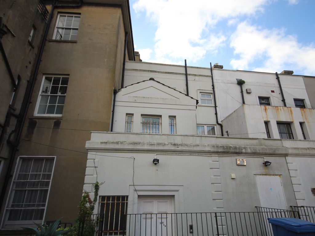 1 bed flat to rent in Western Road, Brighton BN1, £1,050 pcm Zoopla