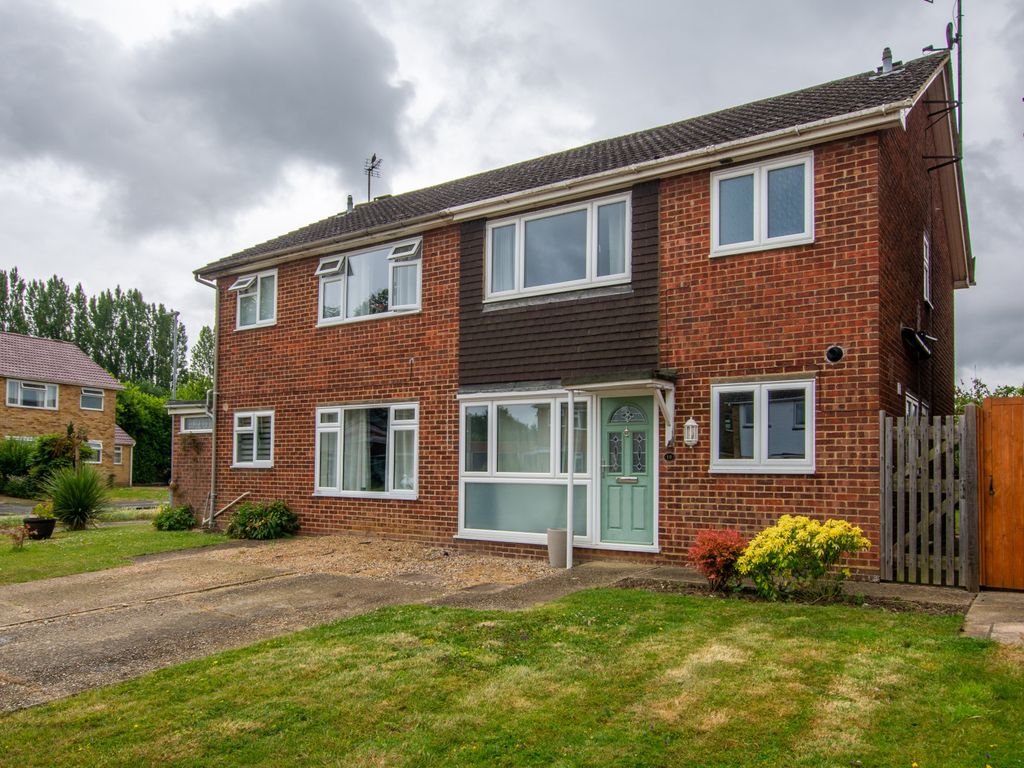 3 bed semidetached house for sale in Danbury Close, Marks Tey