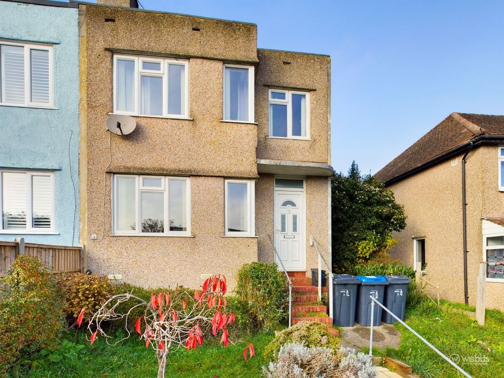 3 bed terraced house for sale in Addington Road, Selsdon, South Croydon