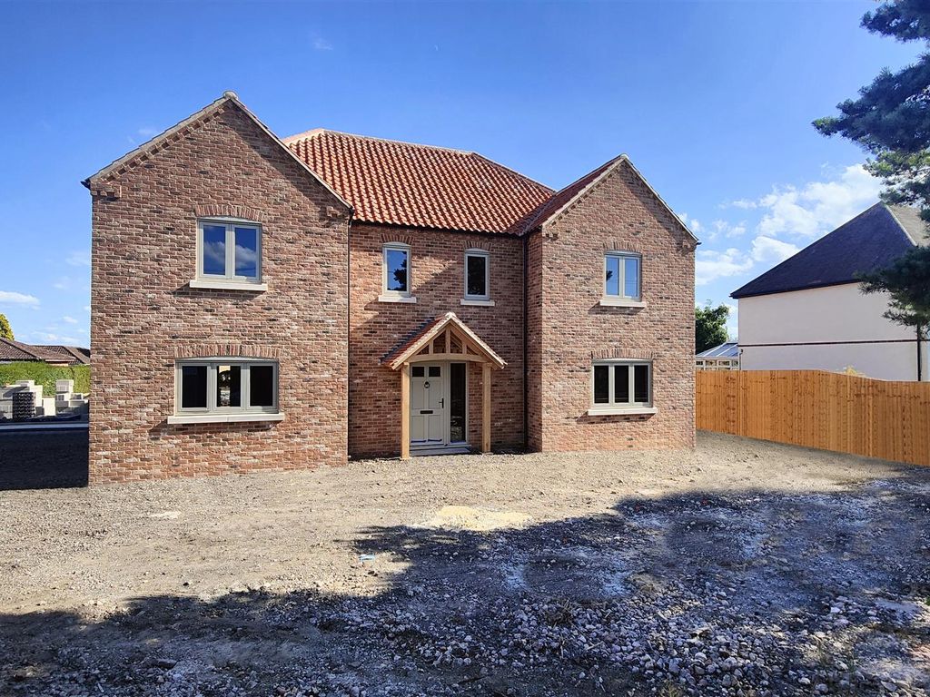 New home, 4 bed detached house for sale in Wragby Road East, North