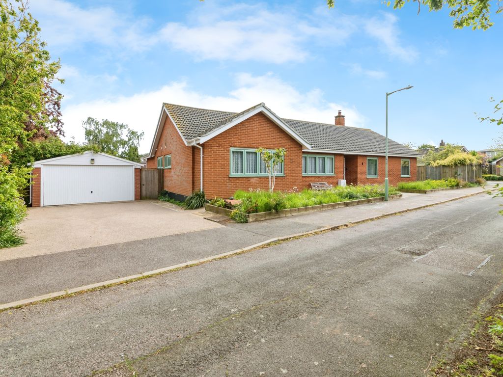4 bed bungalow for sale in White House Gardens, Beccles NR34, £500,000 Zoopla