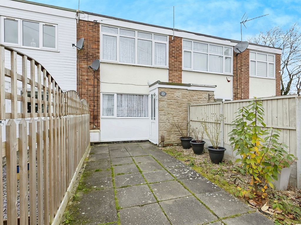 2 bed terraced house for sale in Telford Way, Leicester LE5, £180,000