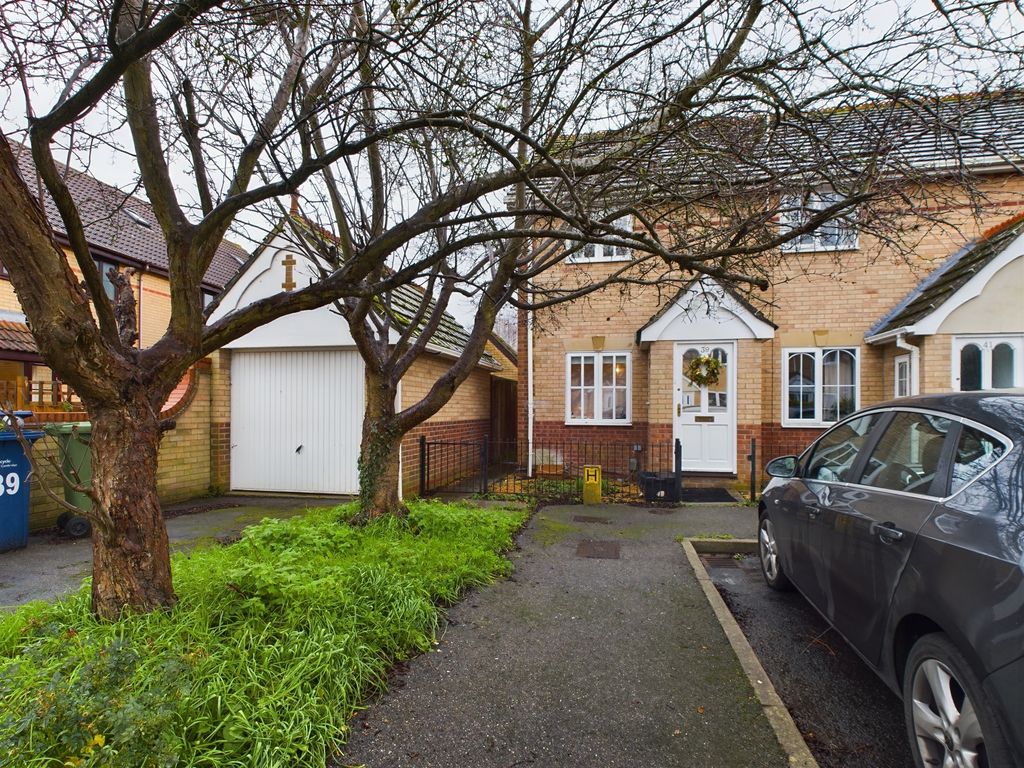 2 bed end terrace house to rent in Hopkins Close, Cambridge CB4, £1,550