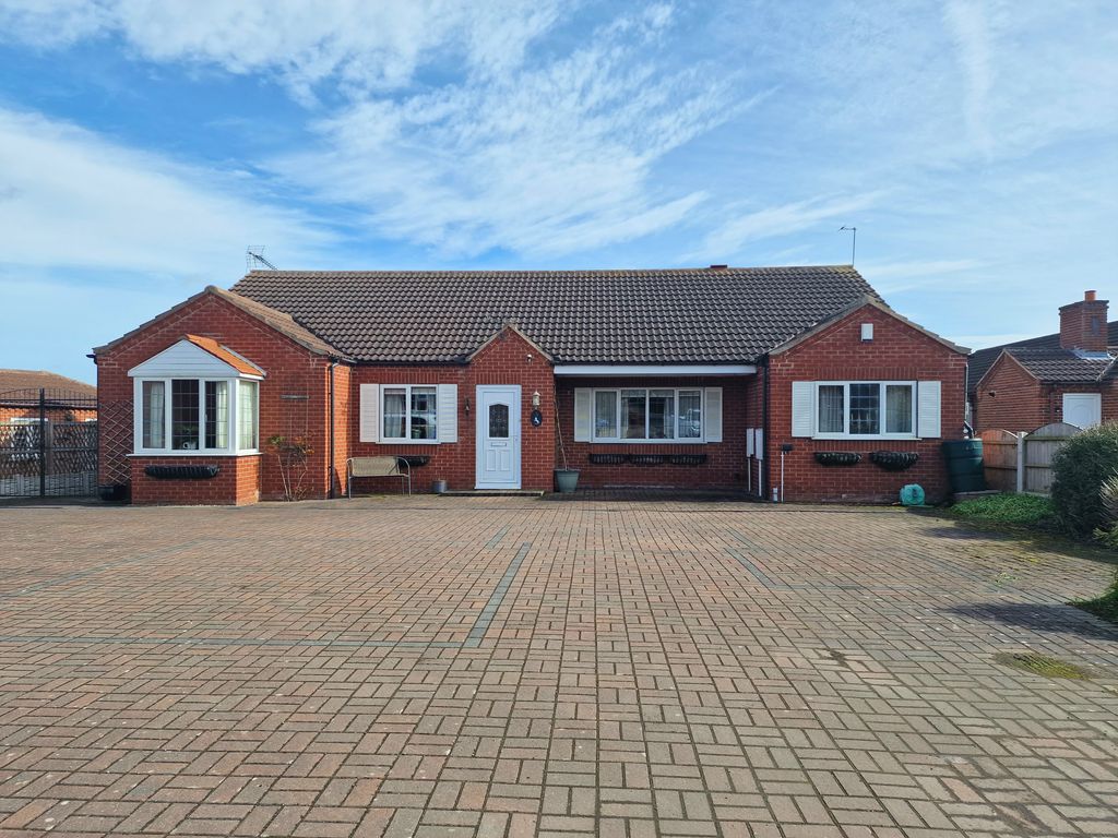 3 bed detached bungalow for sale in Orchard Grove, Misterton, Doncaster