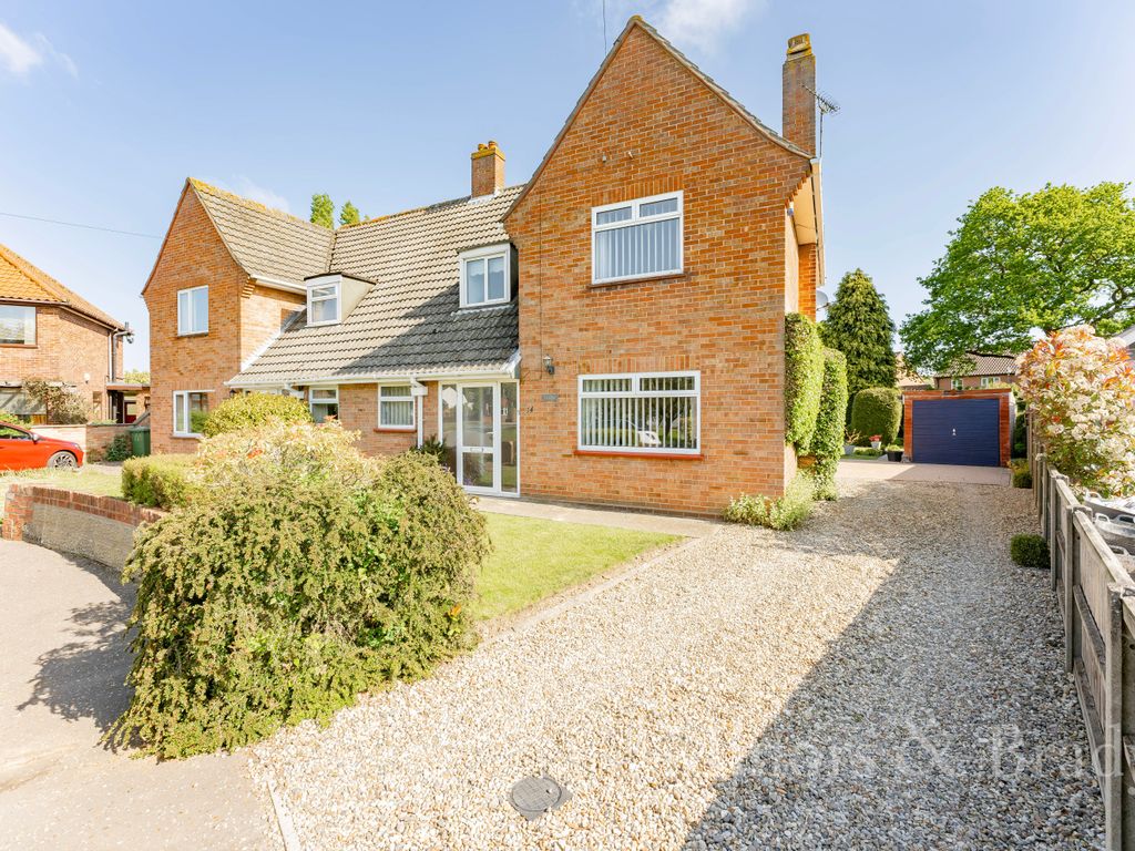 3 bed semidetached house for sale in Heath Road, Thorpe End, Norwich