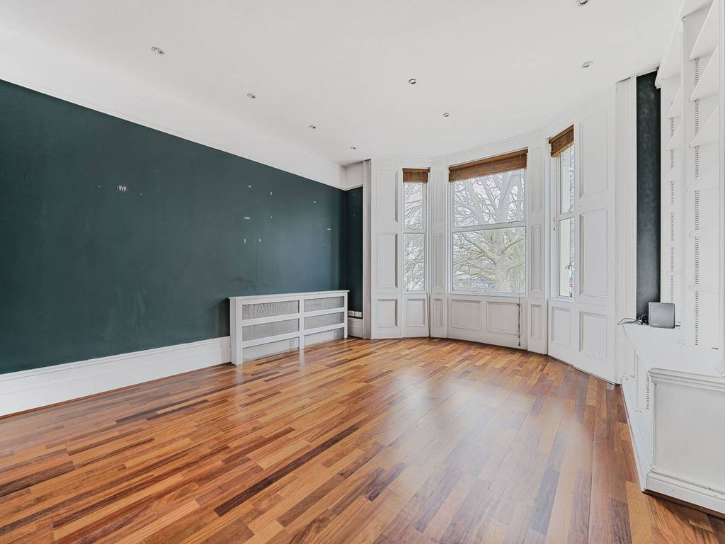 2 bed flat for sale in Barons Court Road, Barons Court, London W14, £