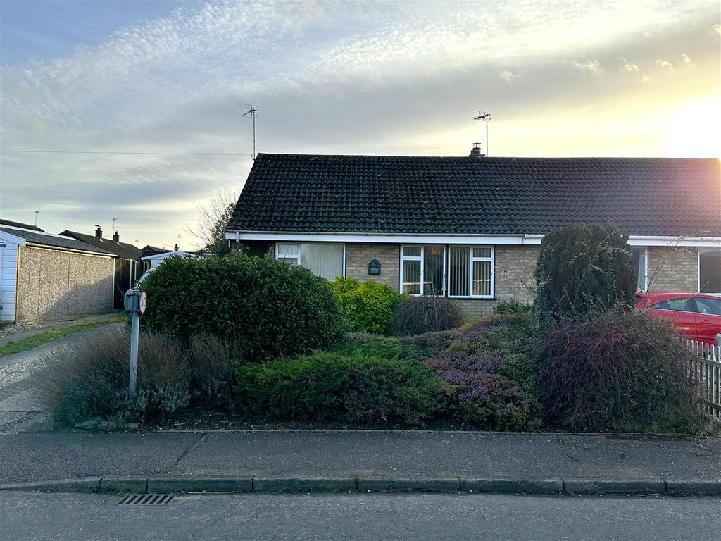 2 bed semidetached bungalow for sale in Crosskeys Way, Mattishall, Dereham NR20, £190,000 Zoopla