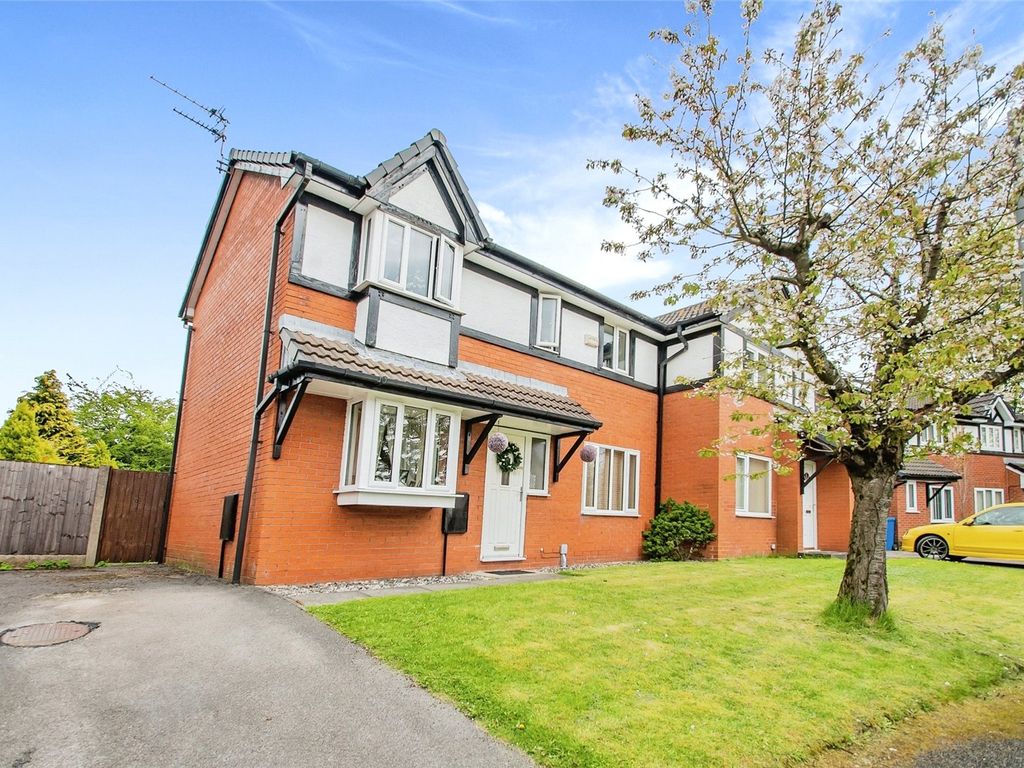 3 bed semidetached house for sale in Inglewhite Close, Bury, Greater