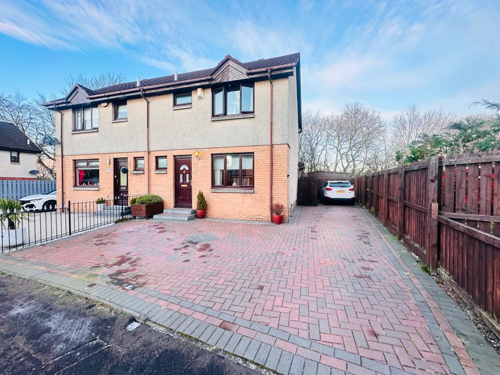3 bed semidetached house for sale in Leander Crescent, Mossend