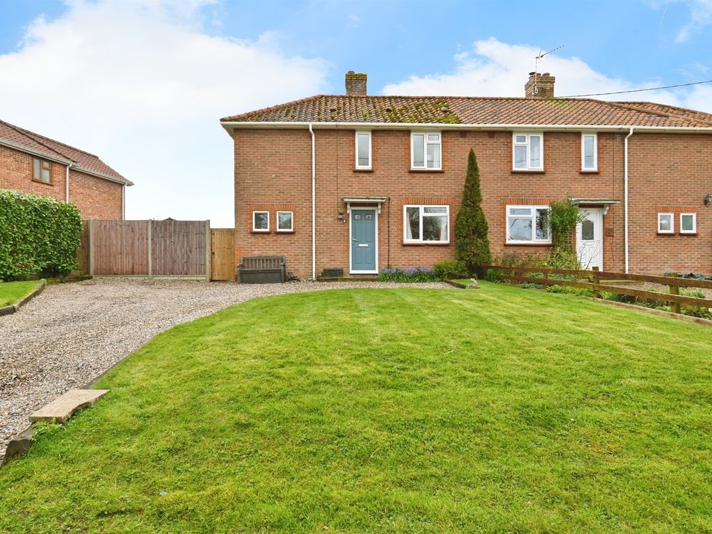 3 bed semidetached house for sale in Burston Road, Gissing, Diss IP22