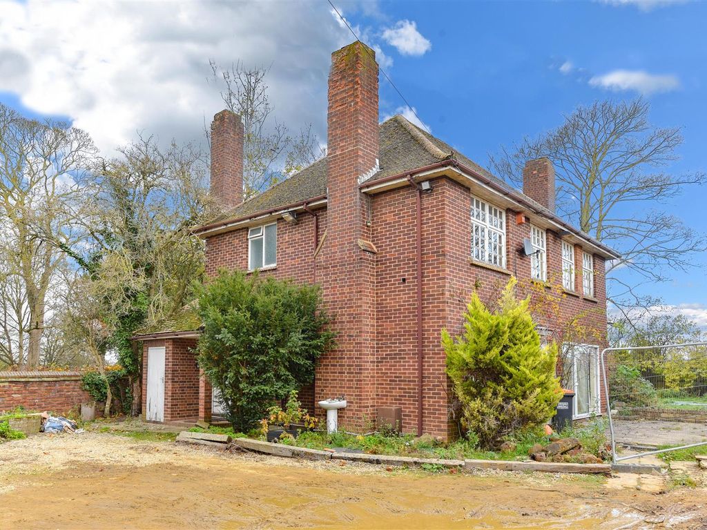 4 bed detached house for sale in Montpelier Mews, High Street South, Dunstable LU6, £400,000