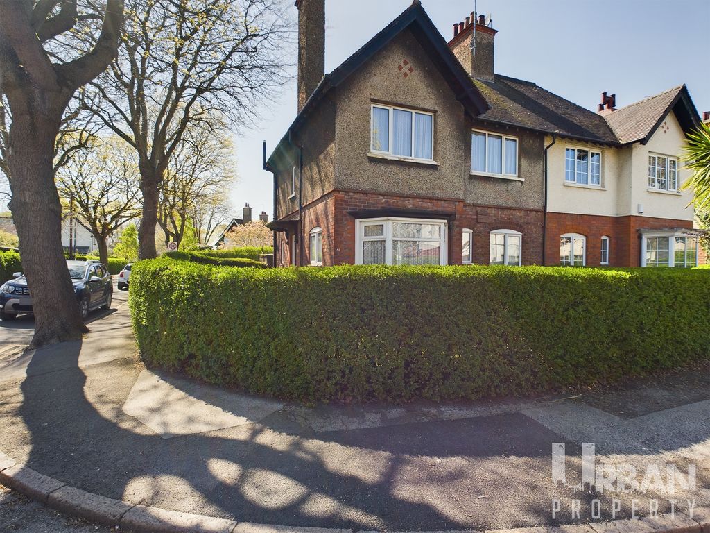 3 bed semidetached house for sale in Laburnum Avenue, Hull, Yorkshire