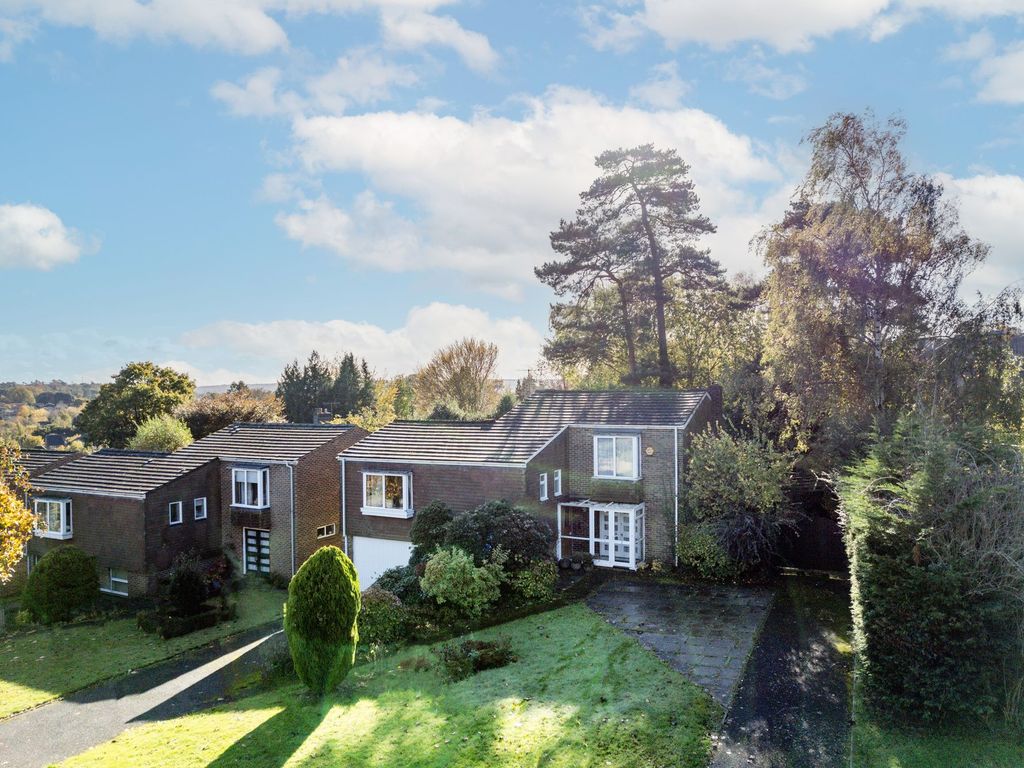 4 bed detached house for sale in Estcots Drive, East Grinstead RH19, £