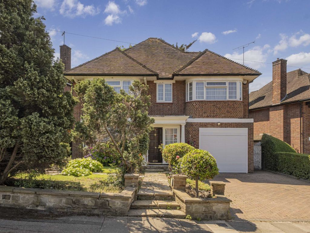 4 bed property for sale in Highview Gardens, London N3, £1,375,000 Zoopla