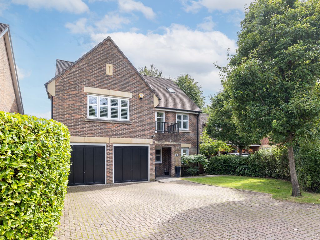 5 bed detached house for sale in Water Mead, Chipstead CR5, £1,150,000