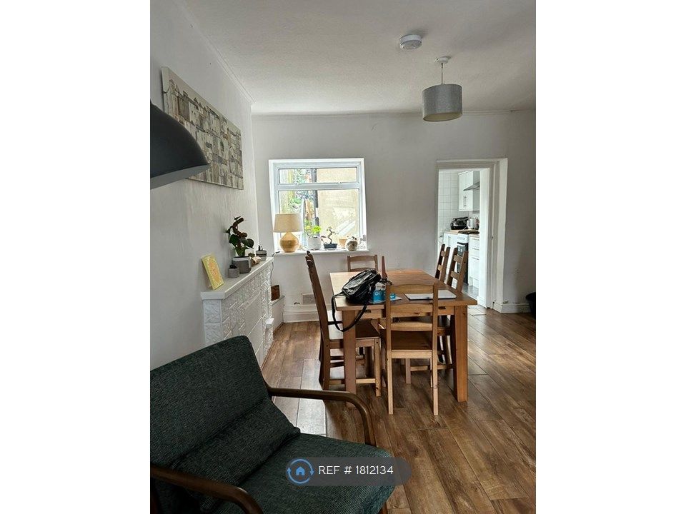 3 bed terraced house to rent in Beynon Street, Newbridge, Newport NP11