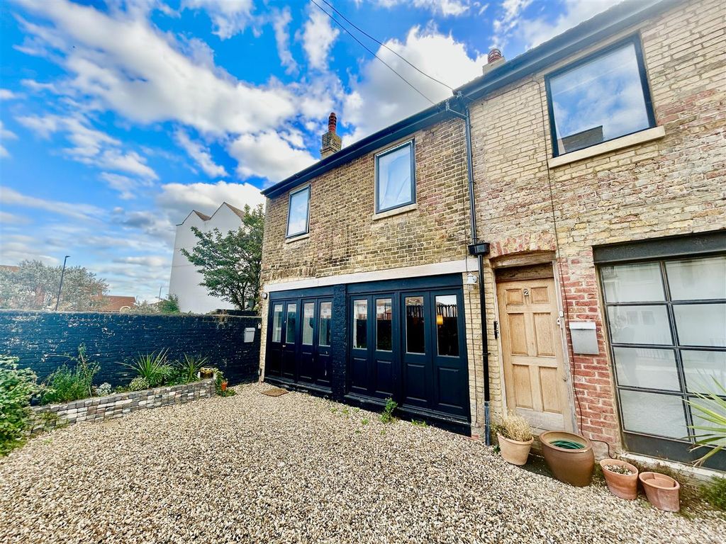 2 bed semidetached house to rent in Cliftonville Mews, Cliftonville