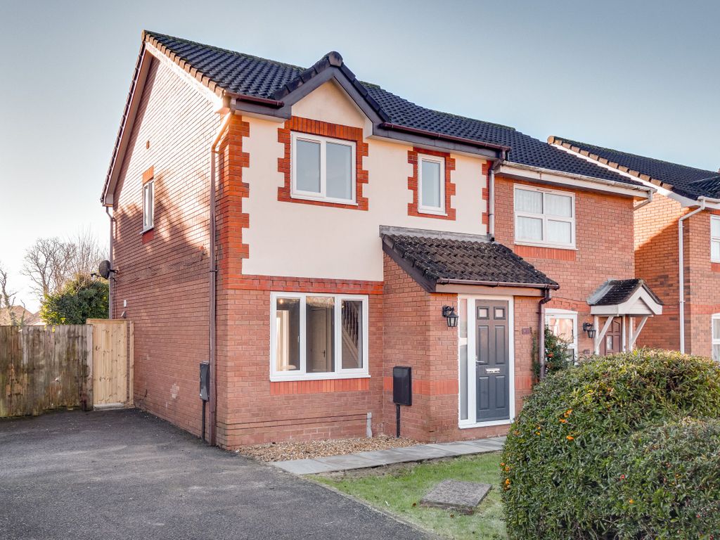 3 bed semidetached house to rent in Mountain Ash Close, Hailsham BN27