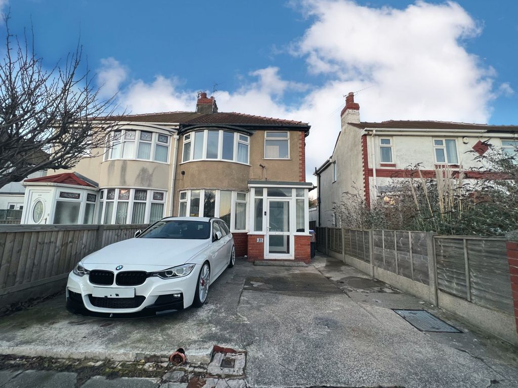 3 bed semidetached house for sale in Luton Road, Cleveleys FY5, £