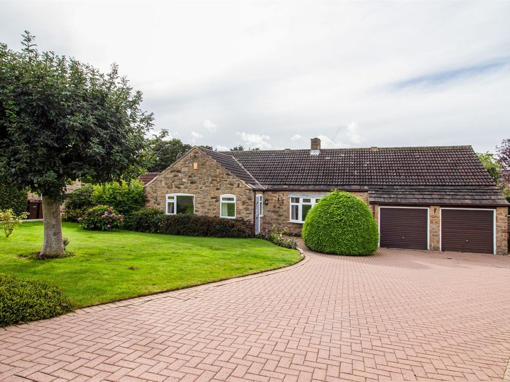 4 bed detached bungalow for sale in Martin Grove, Sandal, Wakefield WF2
