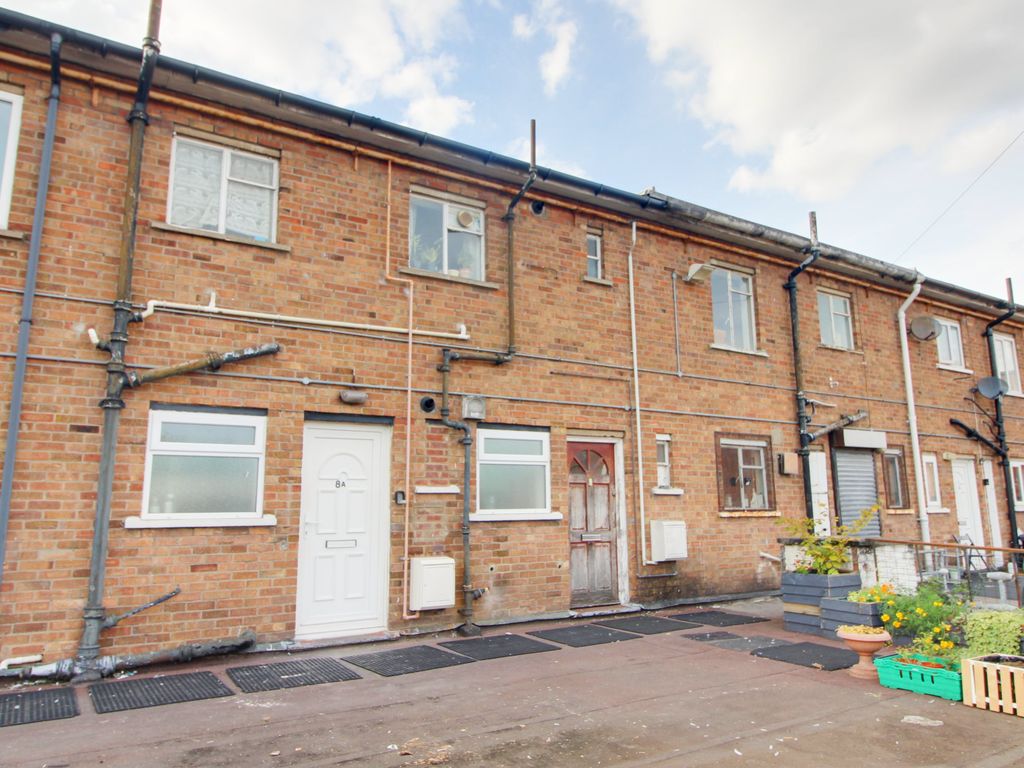 2 bed flat to rent in Countisbury Avenue, Llanrumney, Cardiff CF3, £800