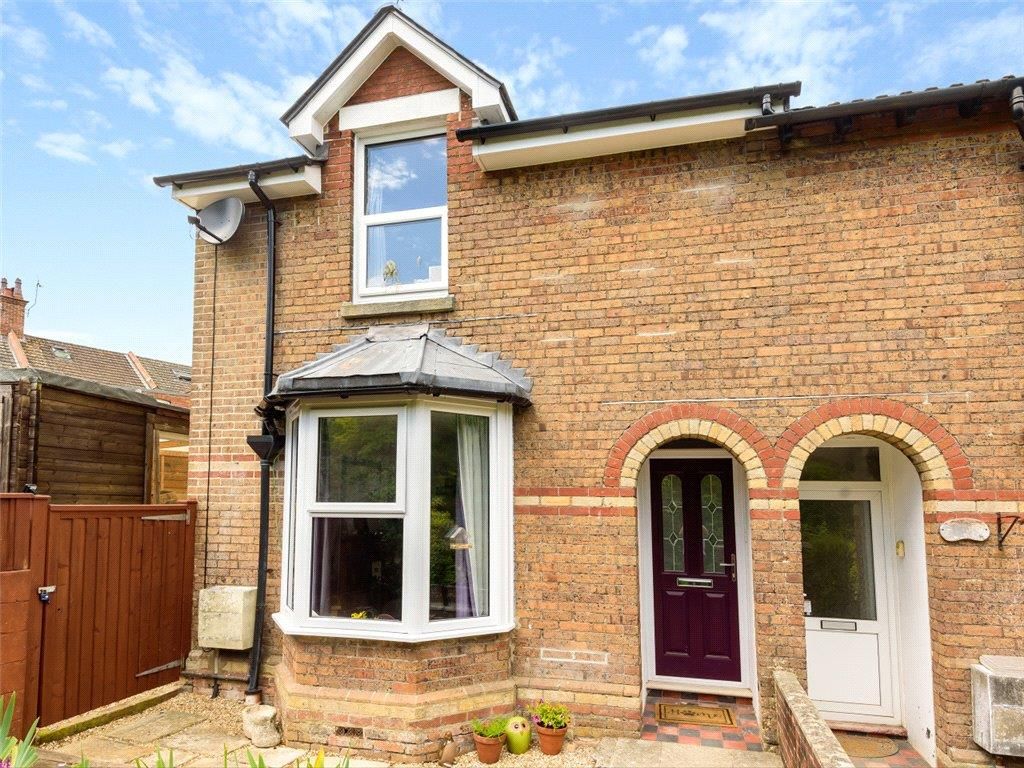 2 bed end terrace house to rent in York Terrace, Dorchester, Dorset DT1