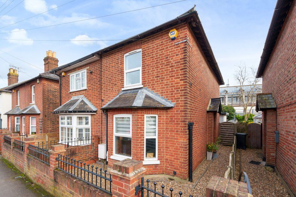 3 bed semidetached house for sale in Almond Road, Burnham SL1, £