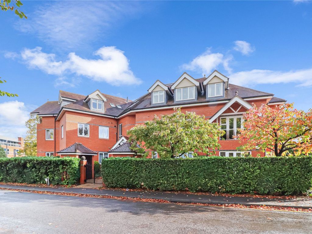 2 bed flat for sale in Grove Road, Beaconsfield, Buckinghamshire HP9