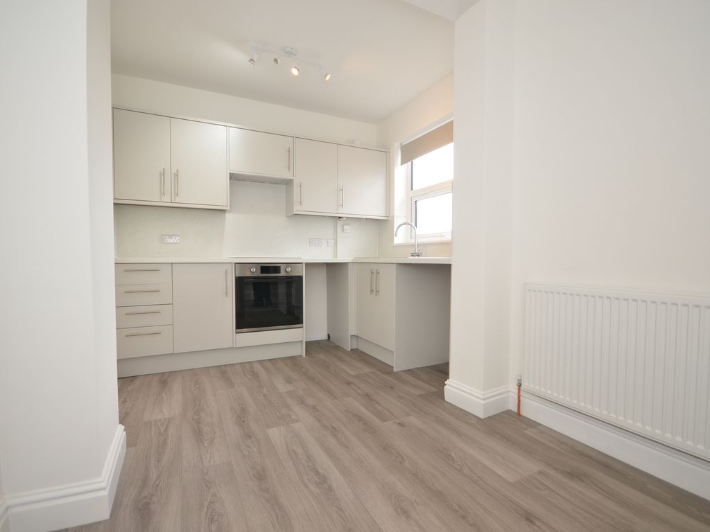 2 bed flat to rent in Washbrook Road, Rushden, Northamptonshire NN10, £