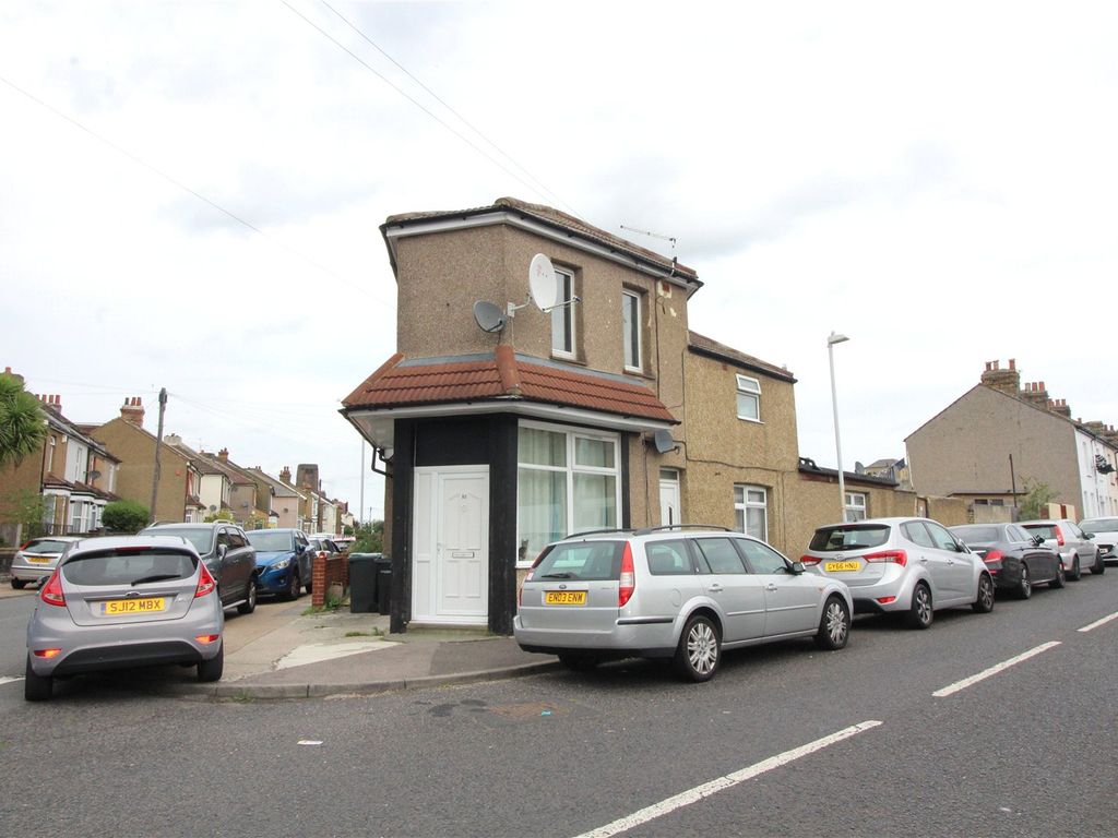 1 bed flat to rent in Springhead Road, Northfleet, Gravesend, Kent DA11