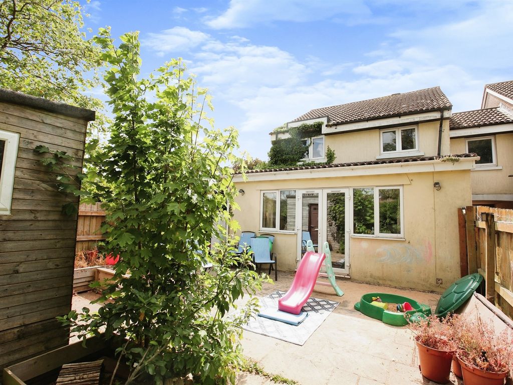 4 bed linkdetached house for sale in Queen Elizabeth Drive, Paignton