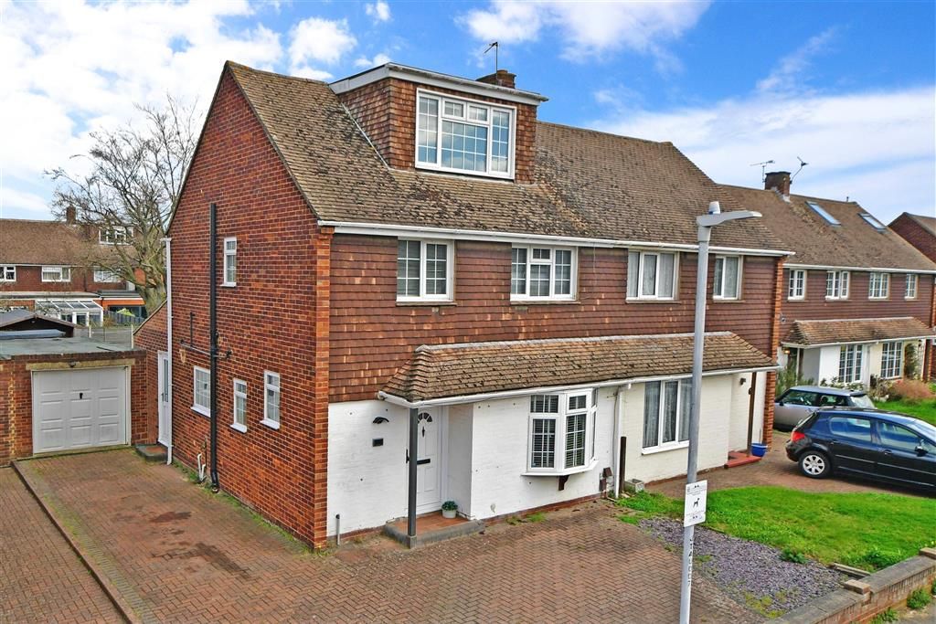 3 bed semidetached house for sale in The Avenue, Greenacres, Aylesford