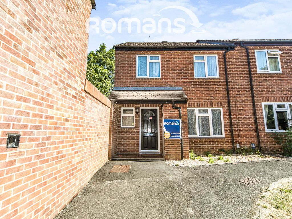 3 bed semidetached house to rent in Wood Green, Reading RG2, £1,700