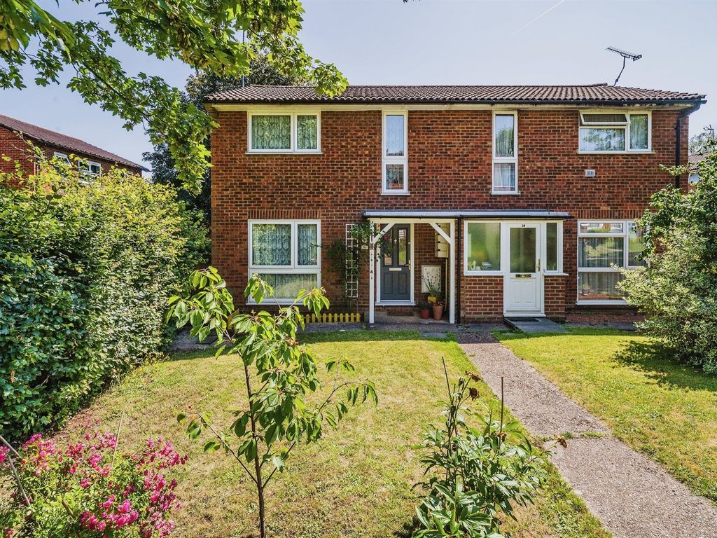 3 bed semidetached house for sale in Nursery Gardens, Welwyn Garden