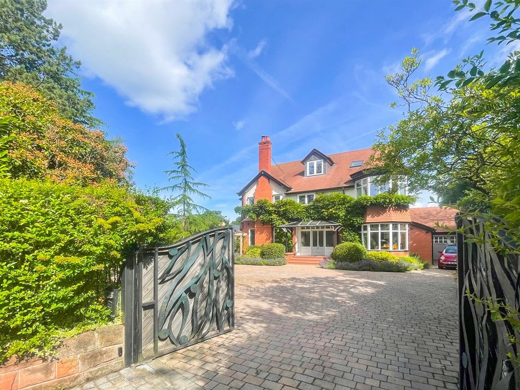 6 Bed Detached House To Rent In Hargate Drive Hale Altrincham WA15 6-bed-detached-house-to-rent-in-hargate-drive-hale-altrincham-wa15