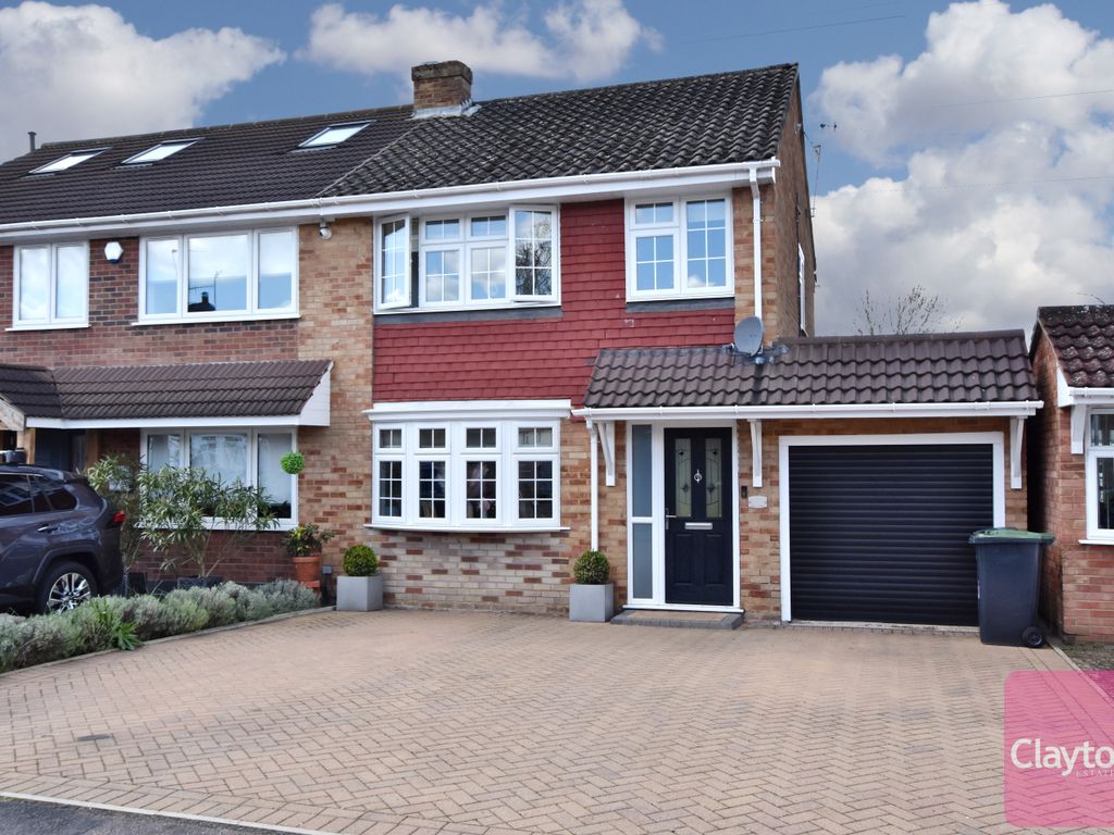 3 bed semidetached house for sale in Mutchetts Close, Watford WD25, £